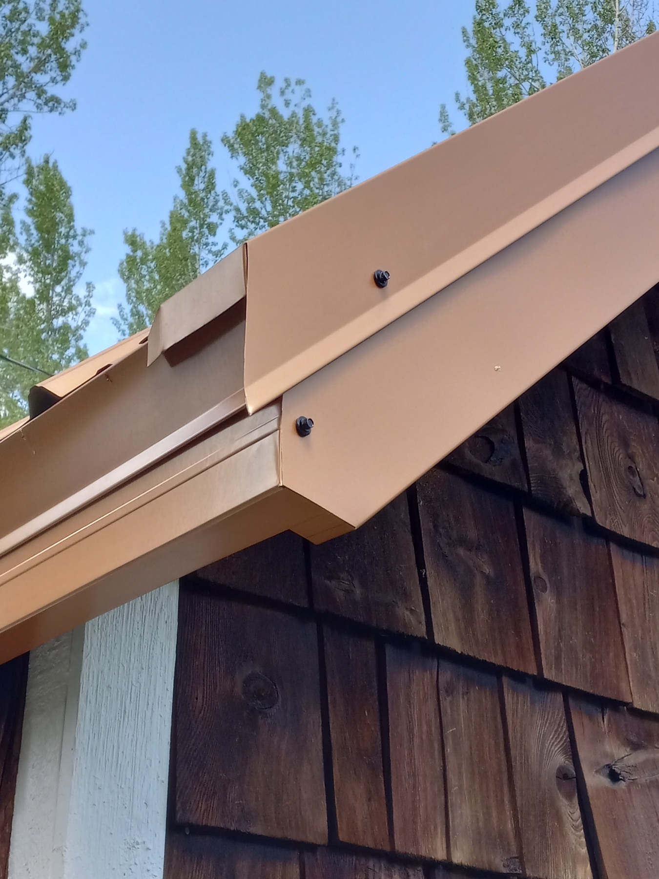 Metal roof edge